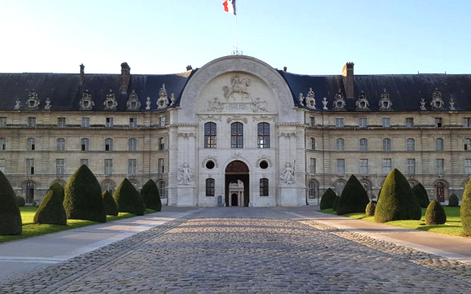 Cour d'honneur de l'Hôtel national des Invalides à Paris, siège de l'ONaCVG