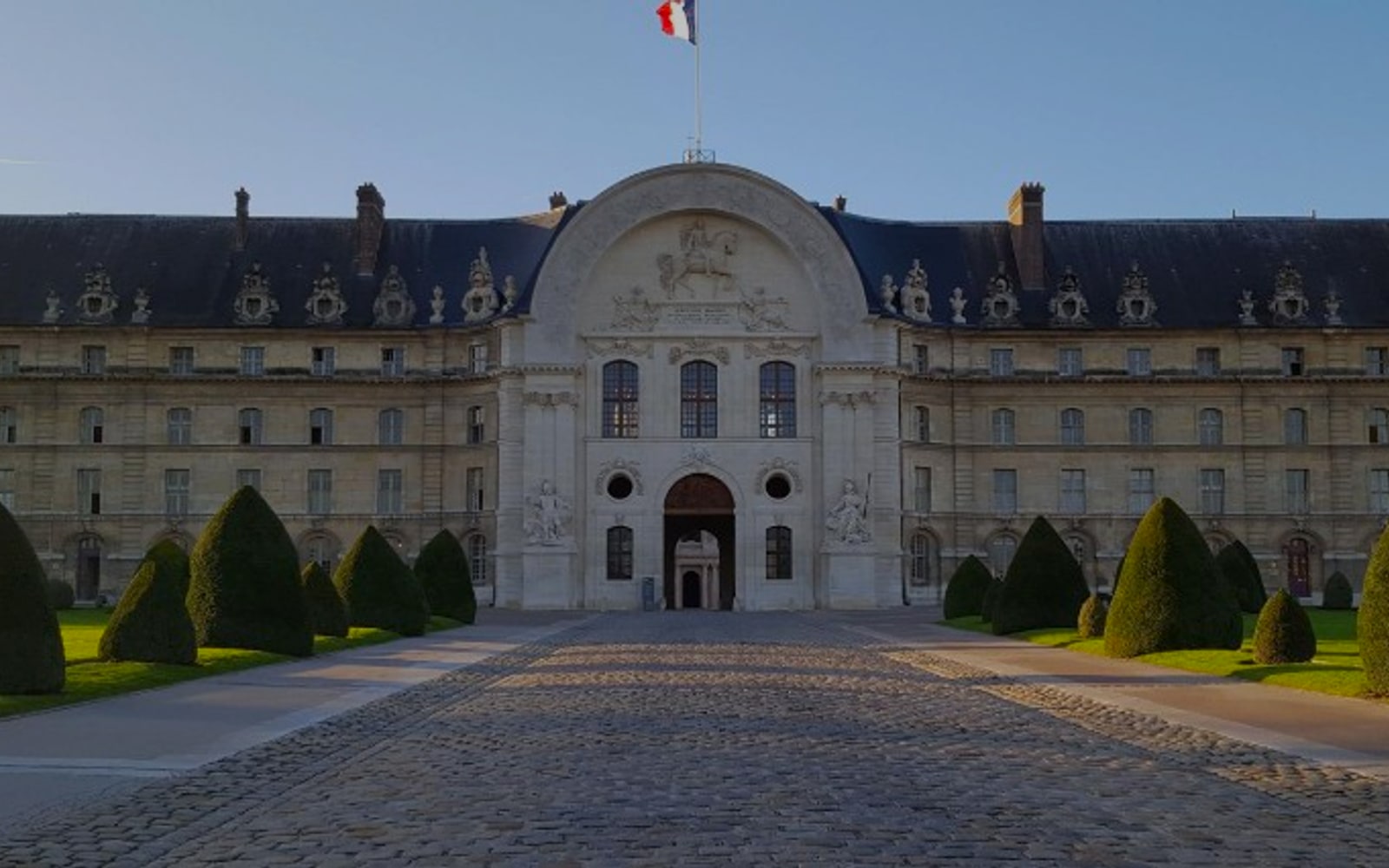 Cour d'honneur de l'Hôtel national des Invalides à Paris, siège de l'ONaCVG